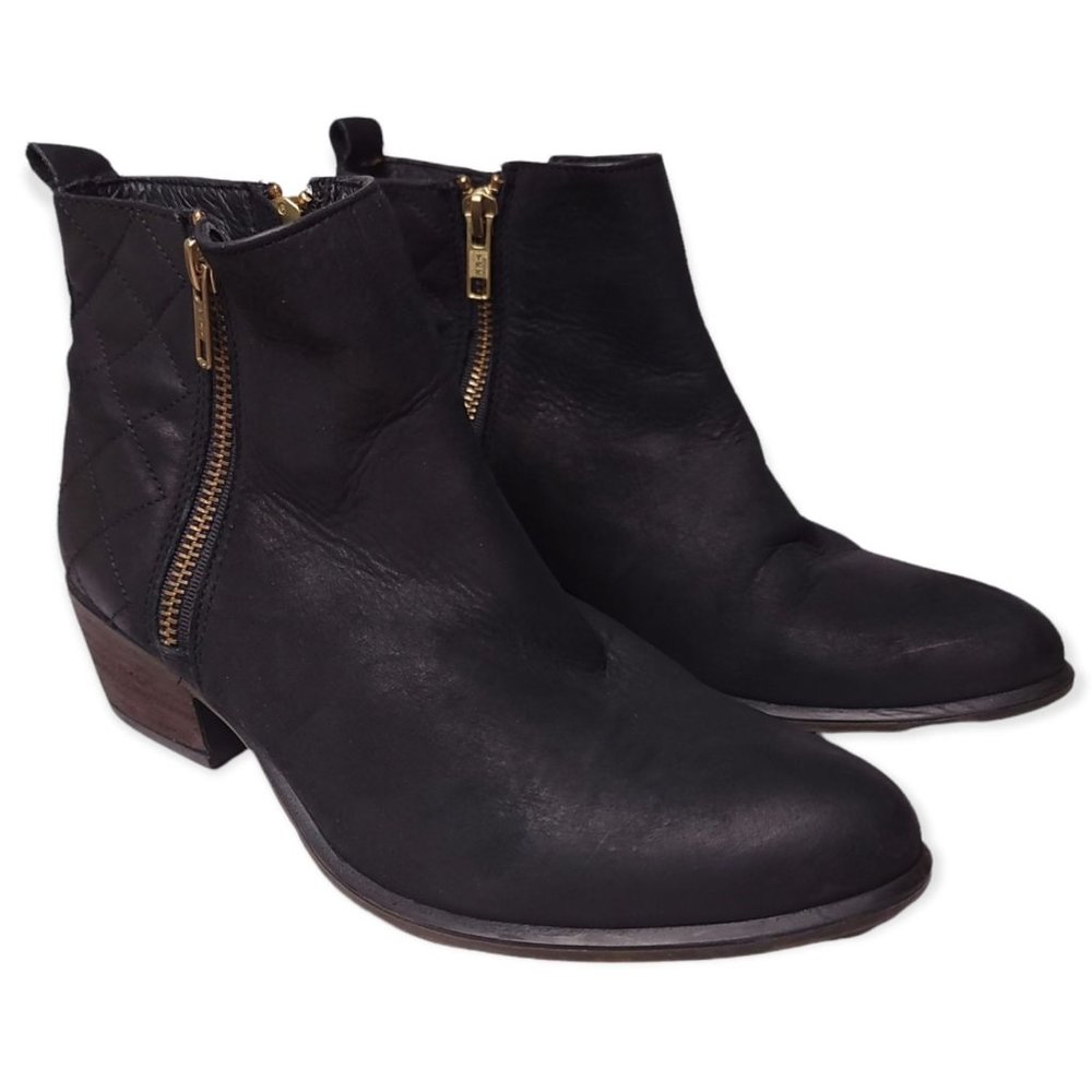 Steve Madden Nyrvana Quilted Suede Ankle Booties Black Zippers Almond Toe Size 7